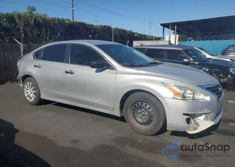2015 Nissan Altima 2.5 z USA, uszkodzony, nr VIN 1N4AL3AP2FN324593